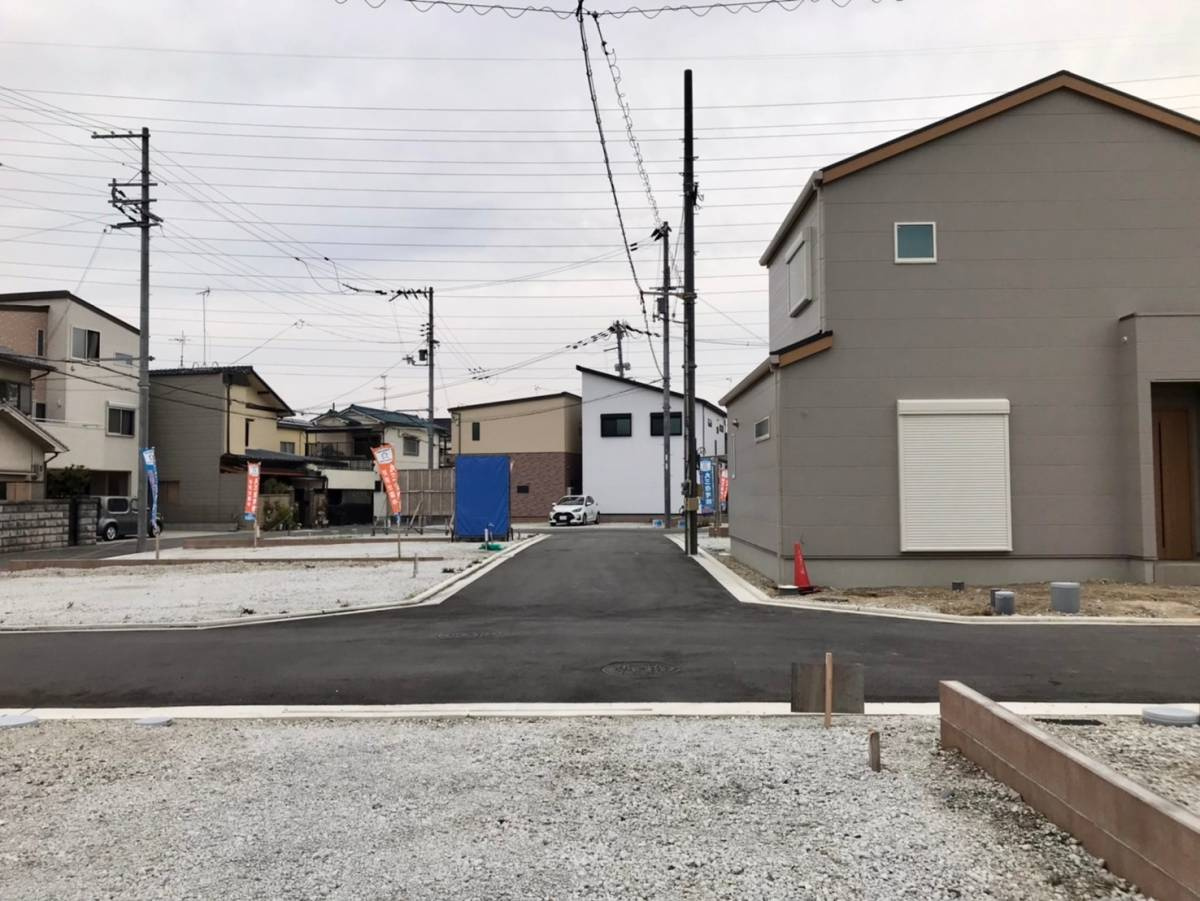 ルミエールタウン天美パート1の前面道路含む現地写真