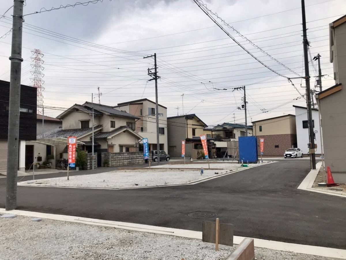 ルミエールタウン天美パート1の前面道路含む現地写真