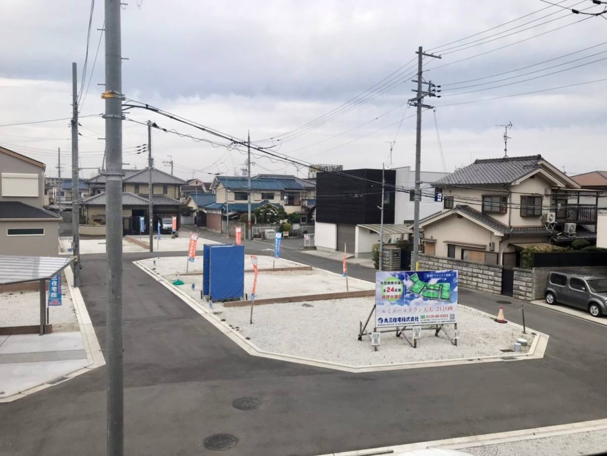 ルミエールタウン天美パート1の前面道路含む現地写真|近鉄南大阪線「河内天美駅」徒歩16分。大阪メトロ御堂筋線あびこ駅まで自転車で10分。 
高速道路の「常盤」「三宅」ICにも程近く、ご家族の遠出にも最適です♪