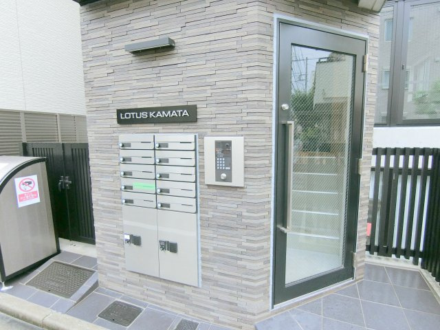 Lotus蒲田のエントランス|TVモニター付オートロック宅配BOXメールBOX　エントランス　