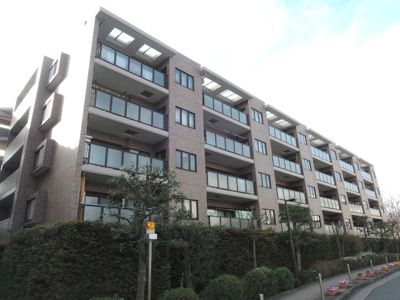 【外観】 | アンジュの丘横濱常盤台 | 総戸数271戸、2002年1月築、管理人は日勤勤務につき管理体制良好です♪