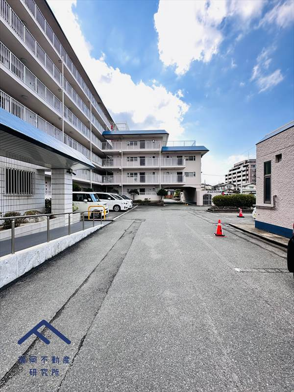 ローレルハイツ大橋の駐車場