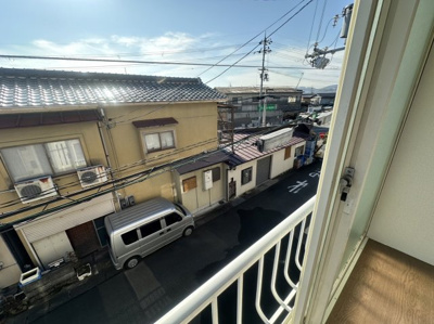 【展望】 | 寺戸町大牧　貸家 | 2階南側洋室からの眺望
南側ですので陽当たりが良好です♪