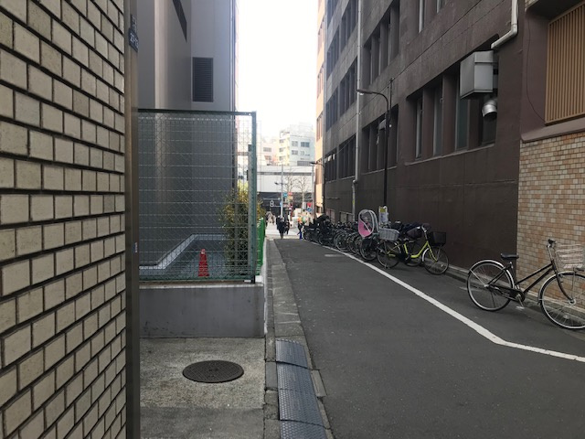 プラムスビルの周辺