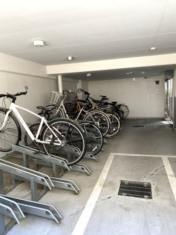 ピアース高田馬場の駐車場