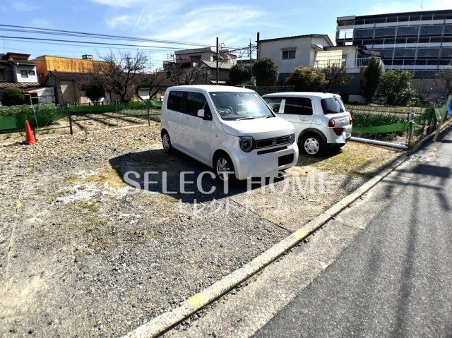 【駐車場】 | 渥美荘 | 駐車場に車を止められます