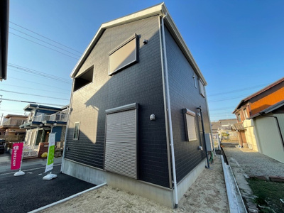 【外観】 | 緑区大高町第12　全1棟 | 撮影
社長の村田です！
自らプレイヤーとして営業しています
長年の経験と実績から皆様により良いマイホーム購入のご提案をいたします。
住宅ローンの不安や購入後の不安等何でもご相談ください。