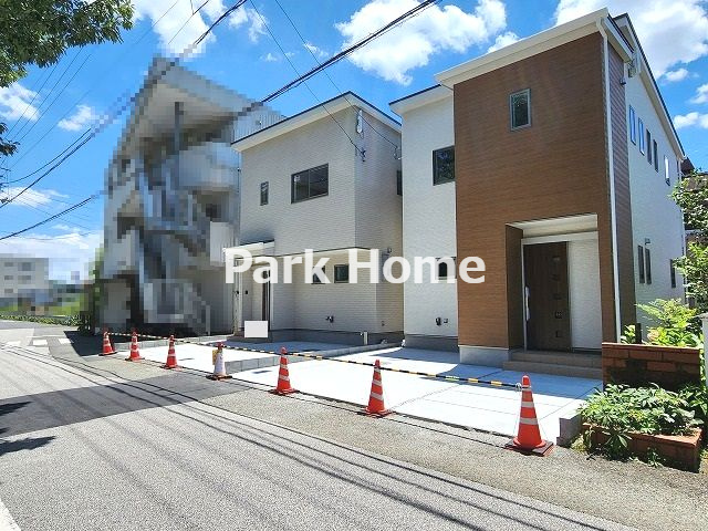 高知市旭天神町 A区画　新築戸建ての前面道路含む現地写真