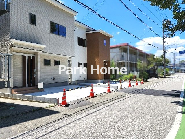 高知市旭天神町 A区画　新築戸建ての前面道路含む現地写真
