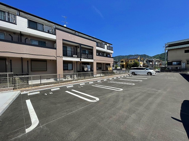 ハイフィールドⅢの駐車場|駐車場です