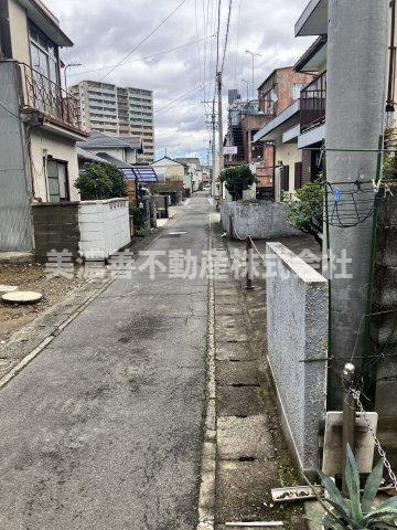 ６１８９７　岐阜市松鴻町土地の前面道路含む現地写真