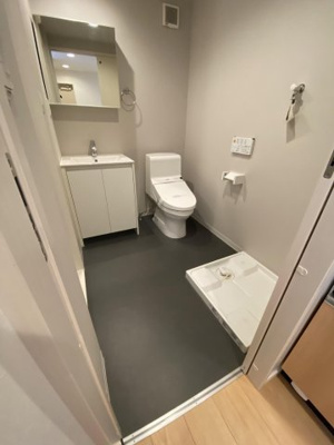 【洗面所】 | and R 吉塚 | 別号室の写真になります。現況優先。
