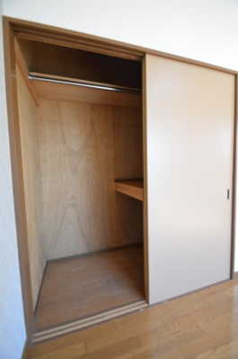 【収納】 | 山本コーホーハイツD | 収納も奥行きがありますよ！