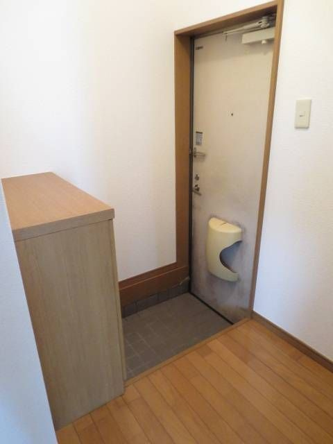 ファーストM&Eの玄関