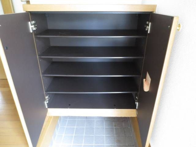 ファーストM&Eの玄関