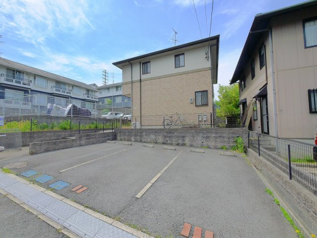 アネックス桜ヶ丘の駐車場