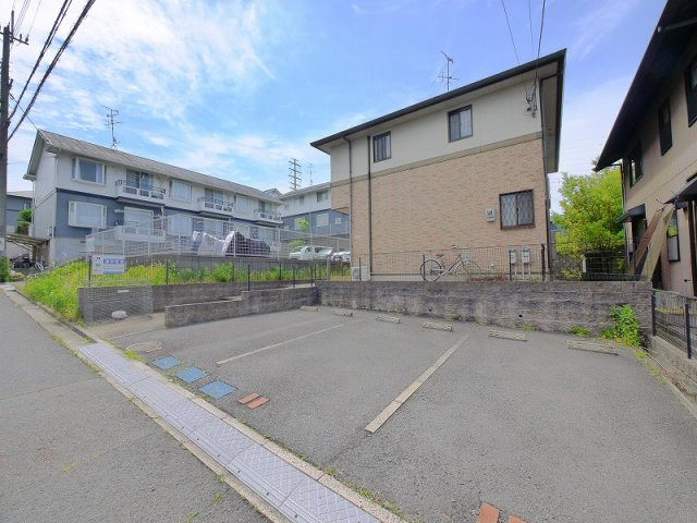 アネックス桜ヶ丘の駐車場