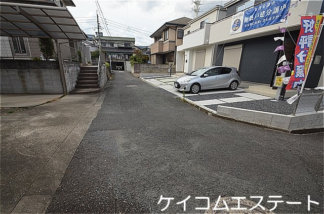 新築住宅　春日台2棟の前面道路含む現地写真