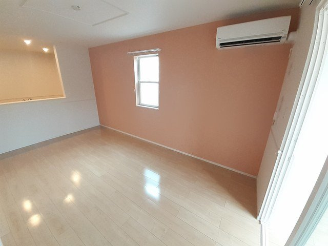 サンフラワー宗像の居間・リビング|こちらのリビングで趣味の時間をお楽しみください