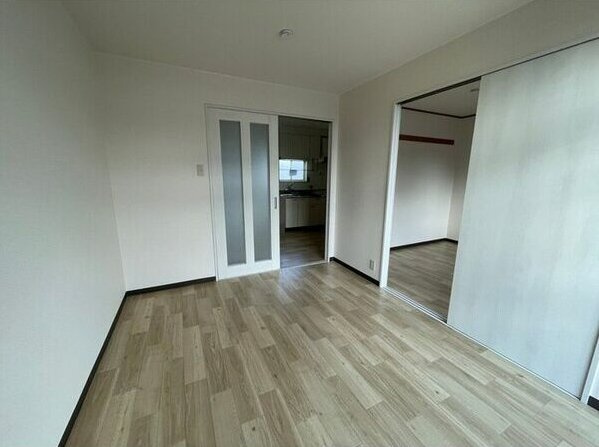 スカイハイツ安倉の洋室