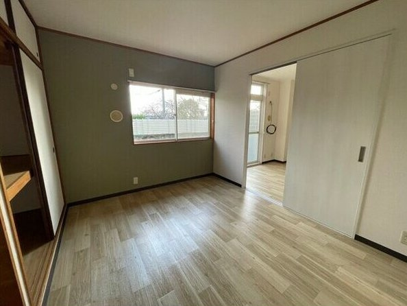 スカイハイツ安倉の洋室