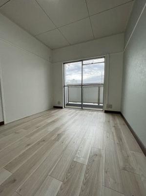 【洋室】 | 関目コーポA棟 | 洋室（約6.0帖）：バルコニーに面した明るい洋室です。