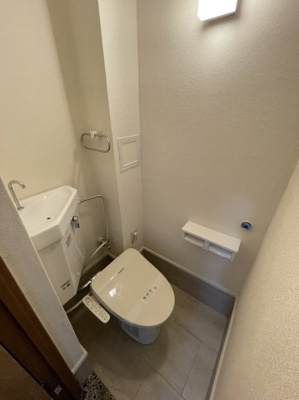 【トイレ】 | 関目コーポA棟 | トイレ・温水洗浄便座は新調済みで綺麗です。
