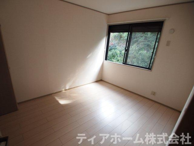香芝市関屋のハイツの洋室