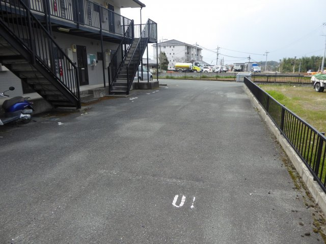 ソレイユMKの駐車場