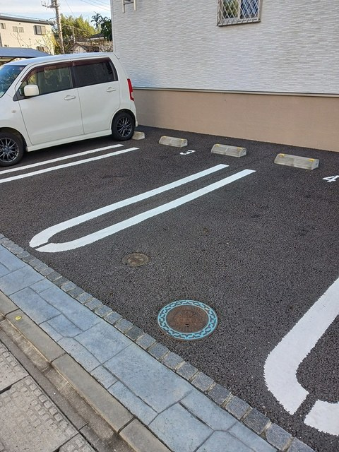 ソレイユ．イーの駐車場