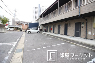 【駐車場】