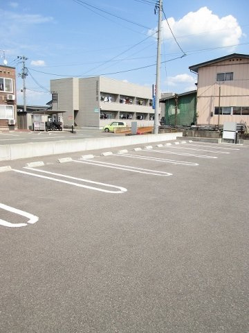 ミルローズの駐車場|駐車場
