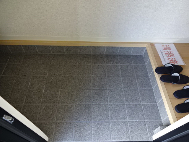 エミマリー川西台の玄関