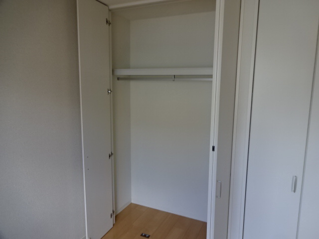 エミマリー川西台の収納