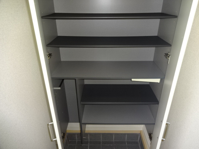 エミマリー川西台の収納