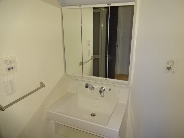 エミマリー川西台の洗面所