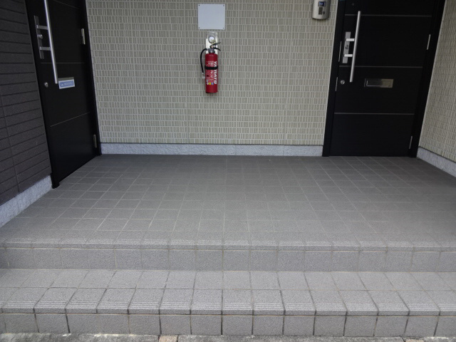 エミマリー川西台のエントランス