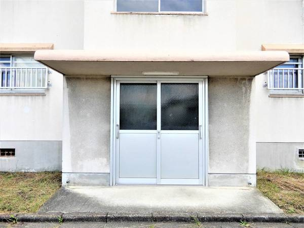 ビレッジハウス立谷川1号棟のエントランス|ゆとりのあるエントランスです