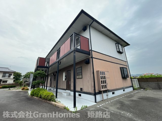 ハッピーバード市川の外観