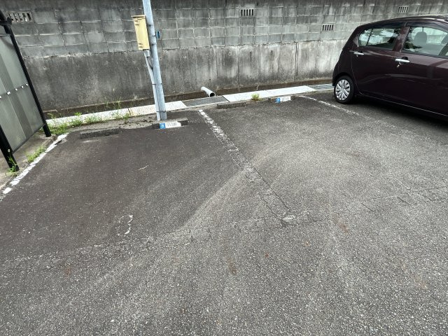 ハッピーバード市川の駐車場