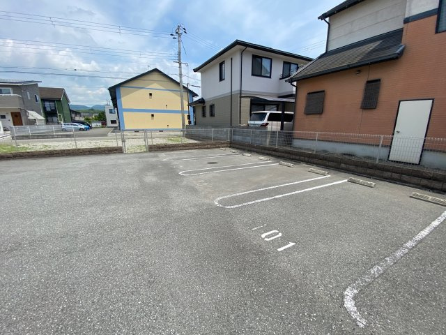 シャーメゾン塩屋の駐車場