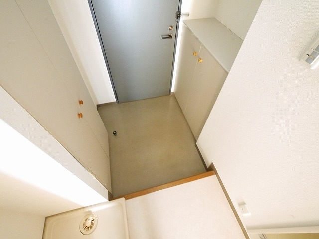 アーバンエース新大宮パルの玄関