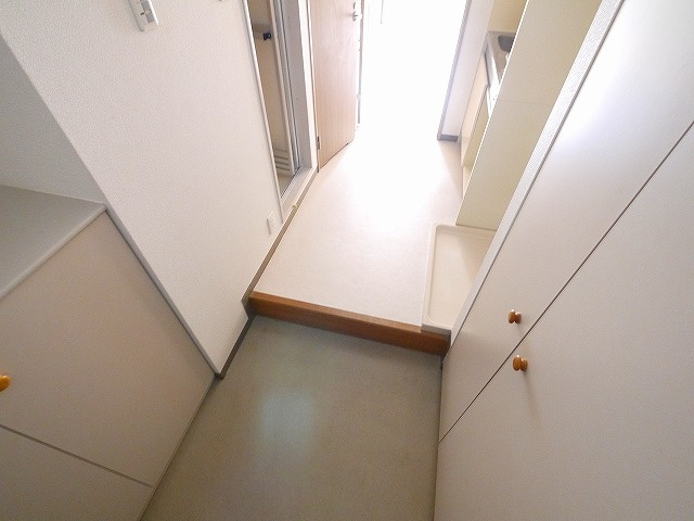アーバンエース新大宮パルの玄関