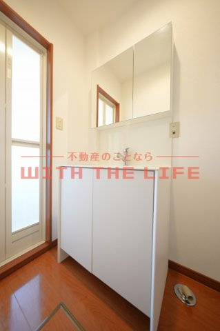 カームハウス【キャッシュバック対象物件】の独立洗面台|朝の支度にも助かる、独立の洗髪洗面化粧台