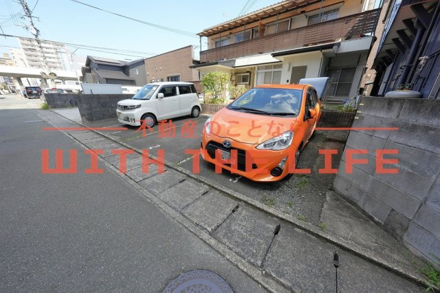 カームハウス【キャッシュバック対象物件】の駐車場|カースペースがあります