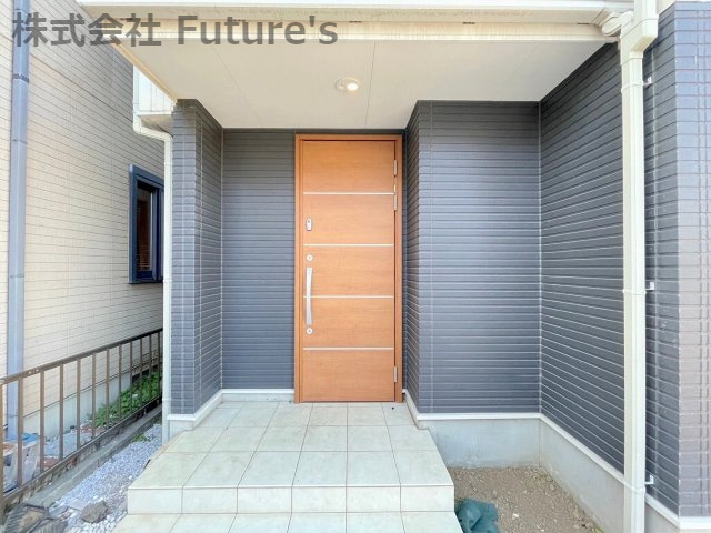 三郷市戸ケ崎　中古戸建のエントランス|玄関アプローチです