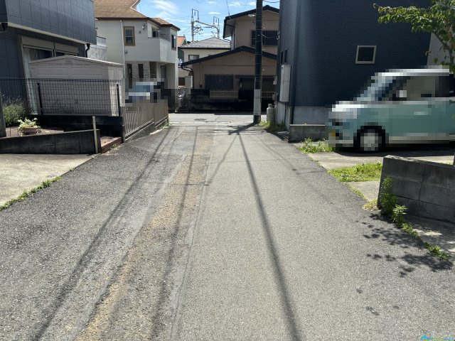 平塚市根坂間　中古戸建の前面道路含む現地写真|前面道路含む現地写真です