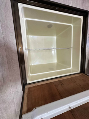 【収納】 | クレール目黒 | キッチンにある床下収納です！食品・日用品の保存に便利ですよね☆調味料などの買い置きにもぴったり♪