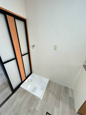 【設備】 | クレール目黒 | キッチンにある室内洗濯機置き場です♪防水パンが付いているので万が一の漏水にも安心です！