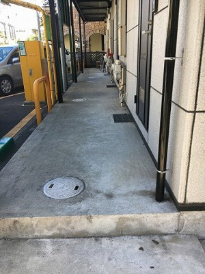 【その他共用部分】 | クレール目黒 | 共用廊下です♪雨に濡れずにお部屋に入ることができ、荷物が多い日も便利ですね☆